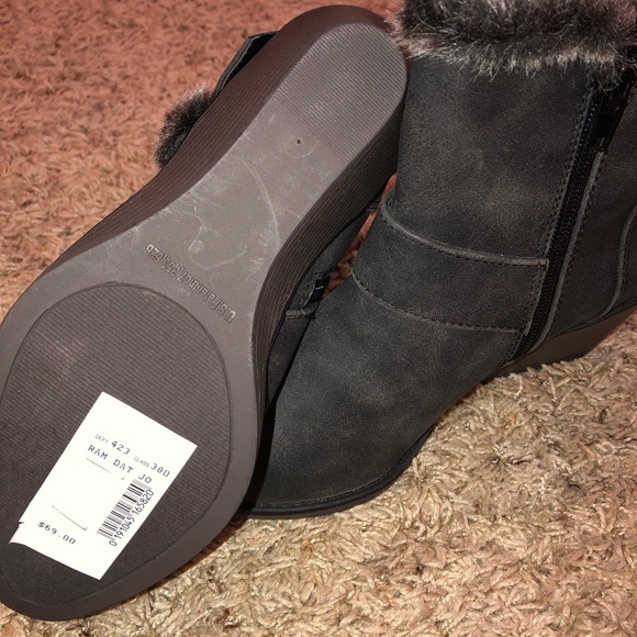 New in box Rampage booties, size 6 with fur trim. - Picture 2 of 4